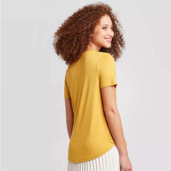 Pack of 6 NWT Women's XXL Short Sleeve Yellow Tee - Picture 2 of 3